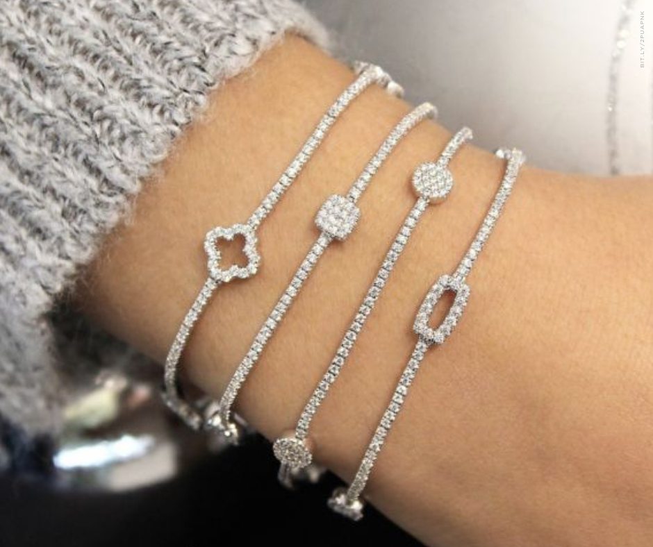 How to wear Van cleef & arpels bracelet by yourself? 